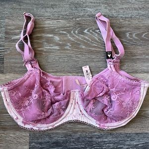 Victoria’s Secret DREAM ANGELS
Wicked Unlined Lace Balconette Bra